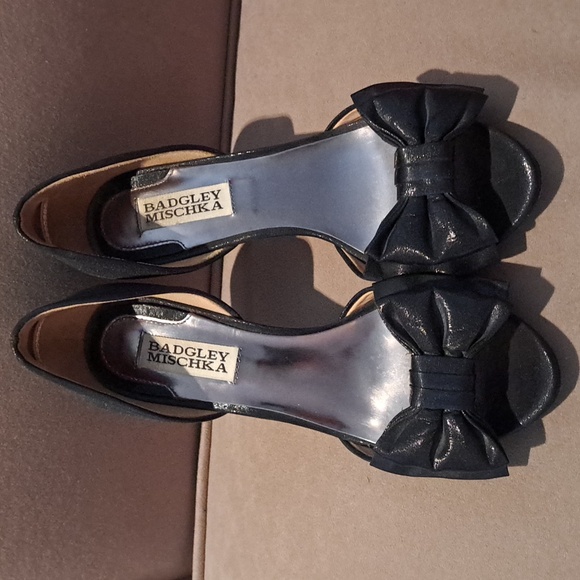 ♻️DONATED♻️ Badgley Mischka Open-Toe Heels, Bow Embellishments, Black, Size 6 - Picture 4 of 9